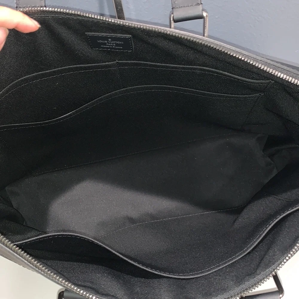 Louis Vuitton messenger